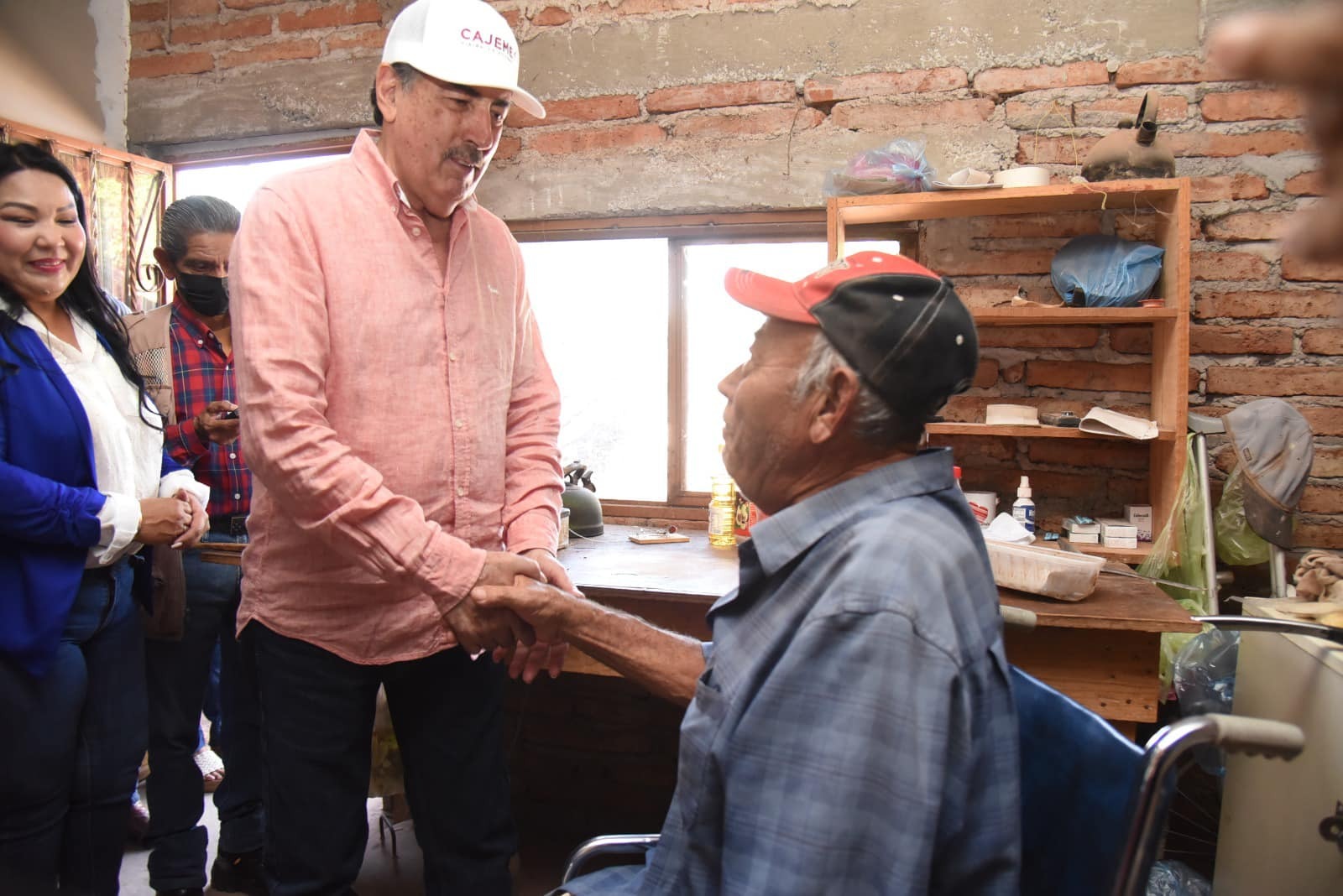 Personal de OOMAPASC realizando un estudio socioeconómico.