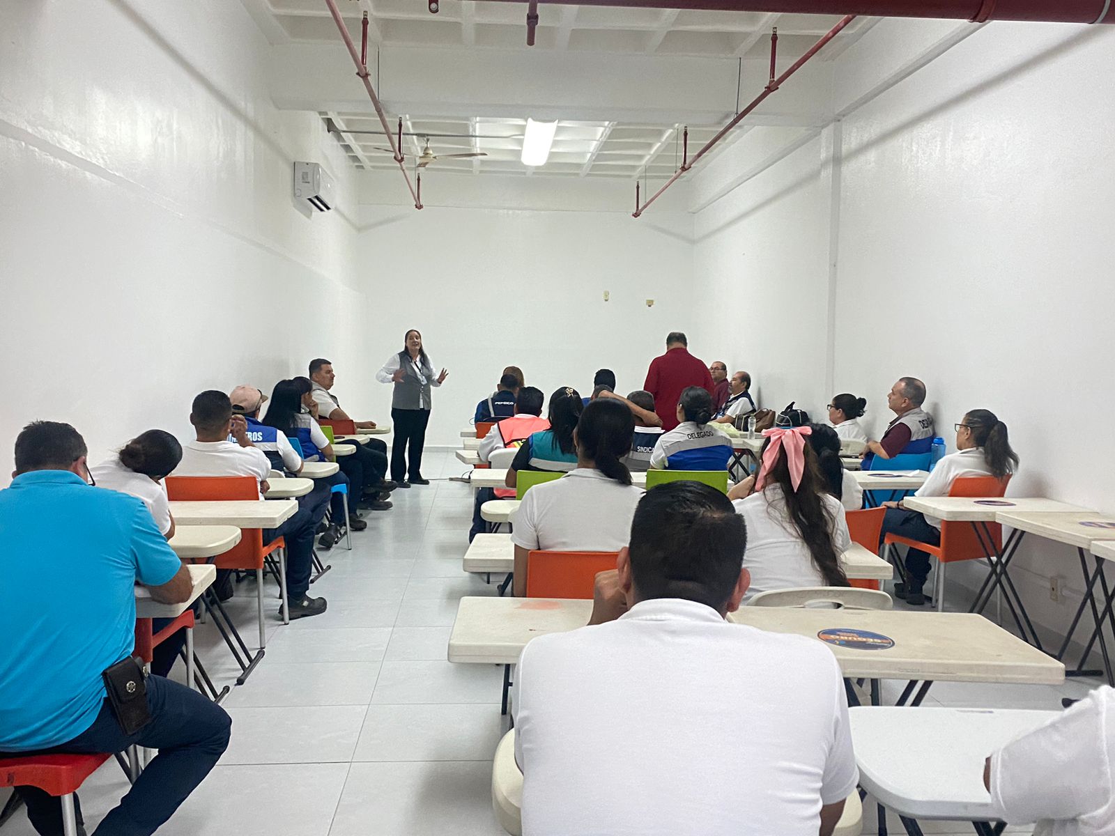 Evento empresarial sobre sensibilización del cuidado del agua y red Hidrosanitaria.